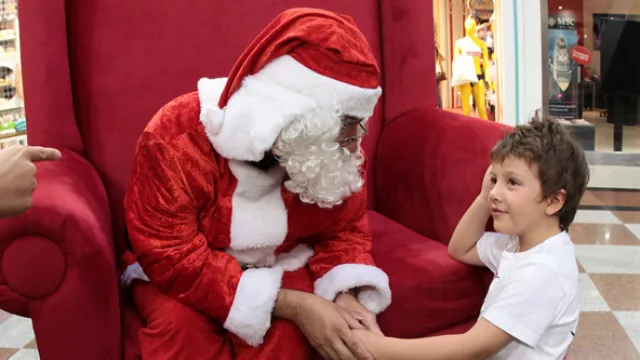 Papá Noel anticipa Navidad en los shoppings (sales off como estrategia de marketing)