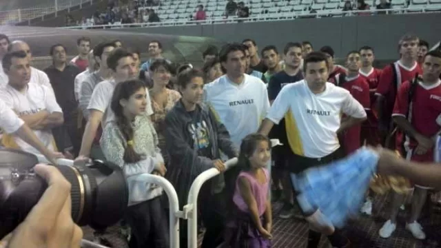 La entrega de medallas a Renault, Plata en Futbol Masculino.