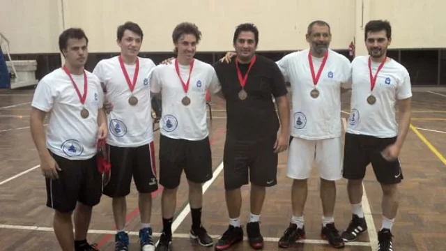 Los ganadores del Oro en Basquet: Clínica Reina Fabiola.