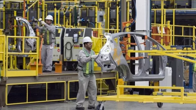 Por primera vez desde 2009 industriales prevén menos contrataciones (sondeo de Manpower)