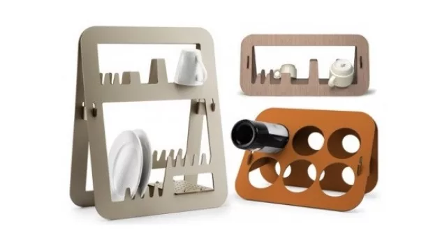 Aurea de Ernest Perera es un seca vajilla de plástico con -claro- piezas encastrables.