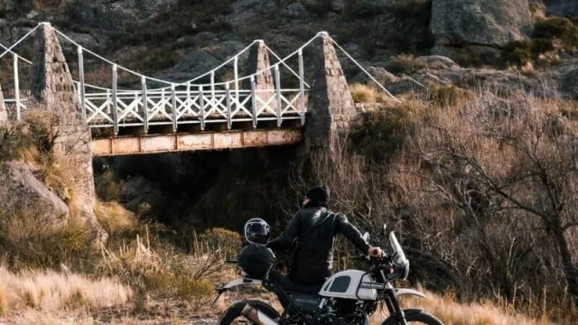 ¡Atentis motoqueros! Si andás por Mina Clavero, hoy llega el Royal Enfield (Enterate cómo sigue)
