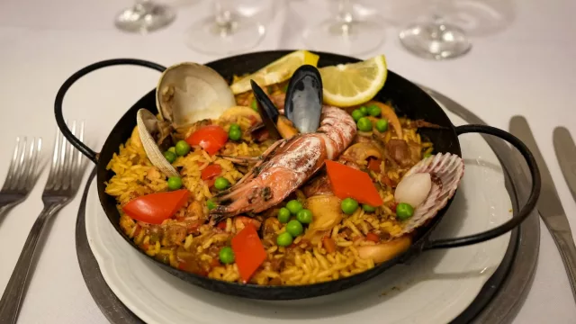El Celta inaugura el "Mes de la Paella con Flores"
