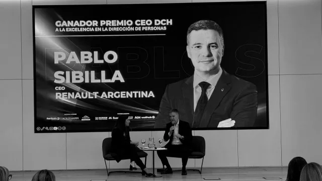 Pablo Sibilla, CEO de Renault Argentina, fue distinguido por su liderazgo en gestión de personas (y nombrado Miembro de Honor de DCH)