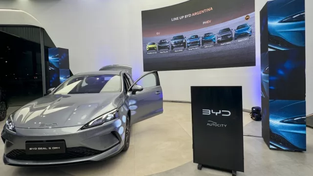 BYD ya tiene 7 modelos en Argentina y prepara el octavo: presentó en Córdoba el SEAL 5 DM-i (US$ 31.990, 1.600 km de autonomía)