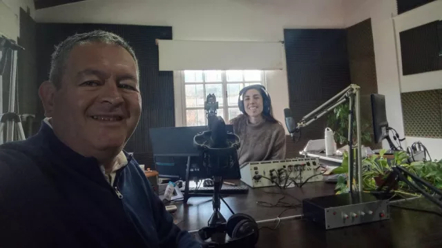Dimos comienzo a IN Calamuchita Radio (con la conducción de Florencia Aquiles y Pablo Miranda)
