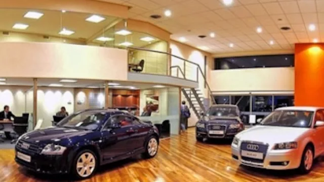 Suben 50% los impuestos para autos de lujo (buscan frenar sangría de dólares)