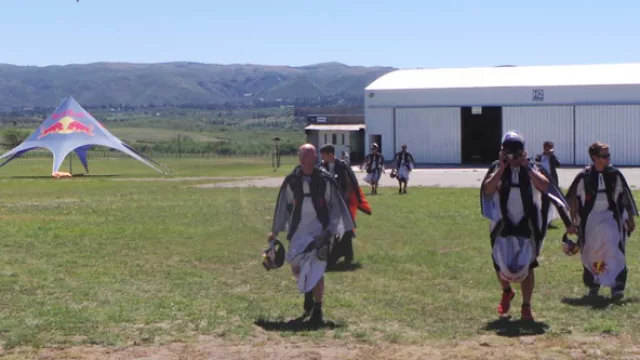 Red Bull diseña su universidad aerodeportiva en La Cumbre (cómo ser un airman en 4 años)