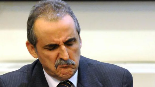 Chau, Moreno; hola, Costa (hay equipo... para el Palacio e Hacienda)