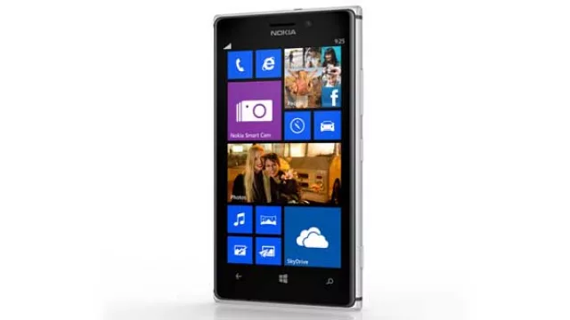 El Lumia 925 con su carcasa de aluminio, muy agradable terminación.