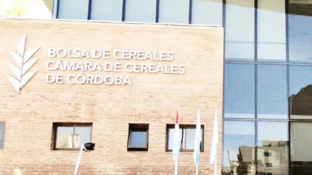 Agroquímicos: la Bolsa de Cereales dura con el gobierno de DLS (“le falta compromiso”)