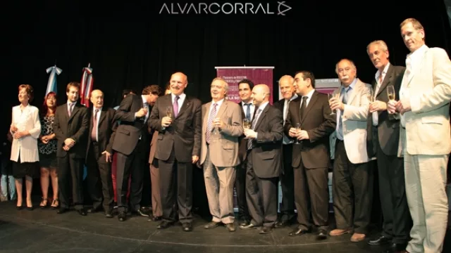 El jurado estuvo conformado por los presidentes de FEDECOM, Rubén Martos; de la Cámara de Comercio de Córdoba, Horacio Busso; de CONSESER, Jorge Piña; en representación de los Centros de Almaceneros Víctor Marconetto y el secretario de Comercio de la Prov