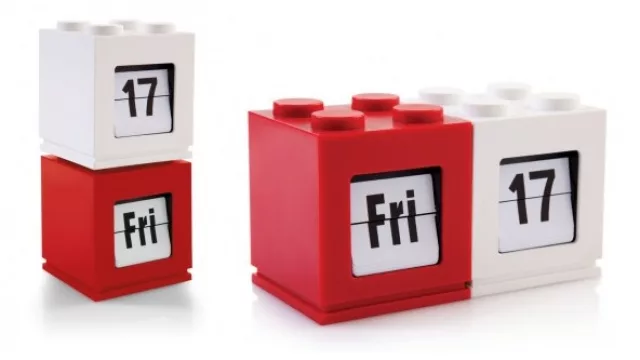 Day2Day, el almanaque de GATO que te permite jugar como con legos y llegar la cuenta de la fecha.