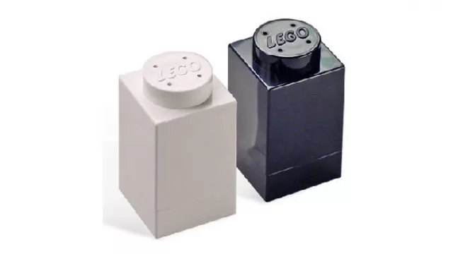 ...y salpimenteros para jugar en la mesa. (Ambos disponibles online)