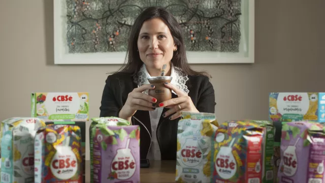 CBSé cumple 48 años y suma otra página a su historia de innovación (de la primera yerba compuesta al emoji del mate)