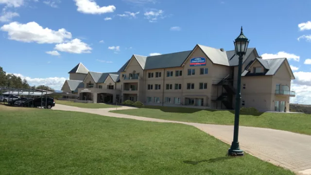 Howard Johnson inaugura su primer hotel con cancha de golf (invierte $45 M en Piedras Moras)