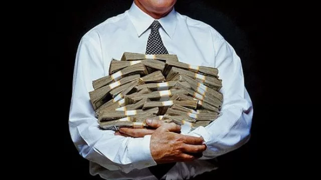 Los bancos privados pierden volumen (en el trimestre) pero acumulan (en el año)