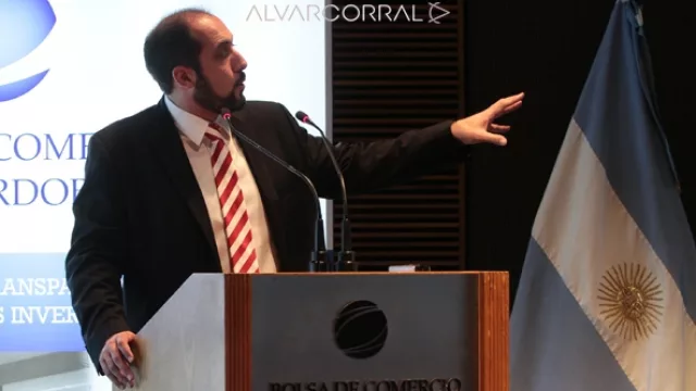 Guillermo Acosta, titular del Instituto de Investigaciones Económicas de la bolsa, brindó datos de la realidad económica.
