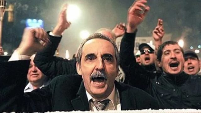 Reservas y superávit en mínimos históricos en relación a las impo (“el show no puede seguir”)