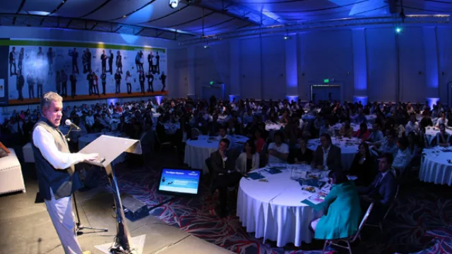 Multitud emprendedora en el Sheraton  (Fundación E+E junto a 500 futuros empresarios)