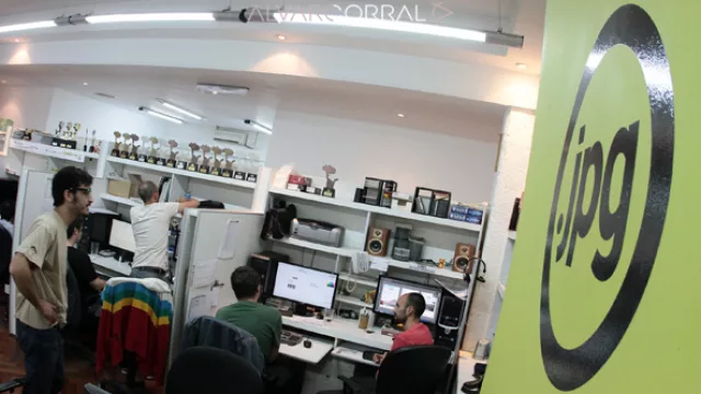 Los chicos del área creativa y de arte