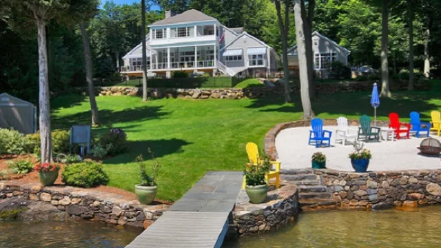 Los accesos a las piscinas no deben dejar en contacto la arena con el agua para evitar dificultades a la hora de limpiar las piletas.