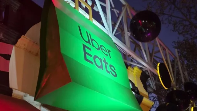 Uber Eats suma zona norte y se queda con la exclusividad del Museo Bar de La Mona (ya supera los 800 locales en Córdoba)
