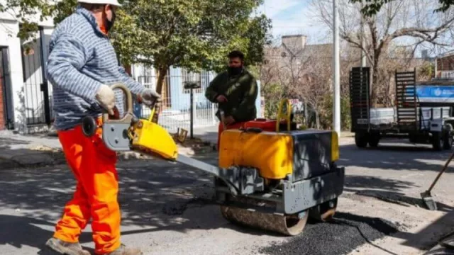 Con una inversión de $ 400 millones comenzó el micro bacheo en los barrios