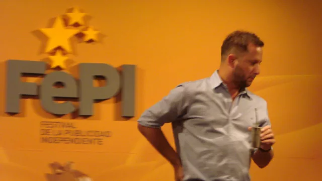 Camilo Guanes, de Asunción del Paraguay, dió toda la conferencia con su matesito