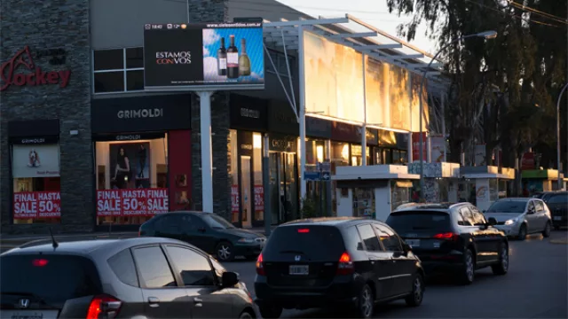 Lo prometió y lo cumplió: 7 Sentidos instaló cuatro pantallas en Córdoba
