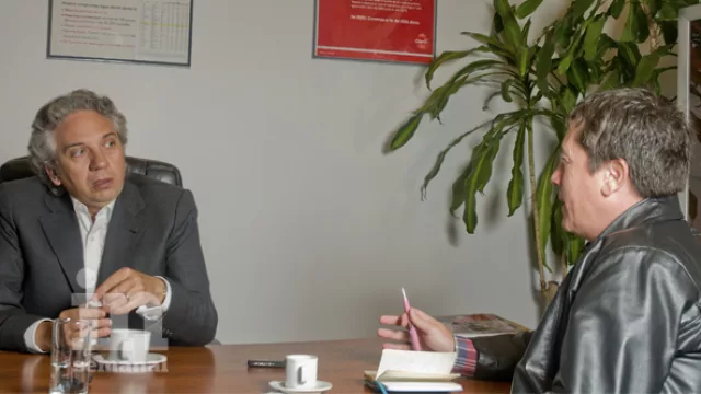 “A los 7 años un niño ya es usuario de un teléfono móvil, lo sabe usar… eso no quiere decir que el padre deba comprarle uno”