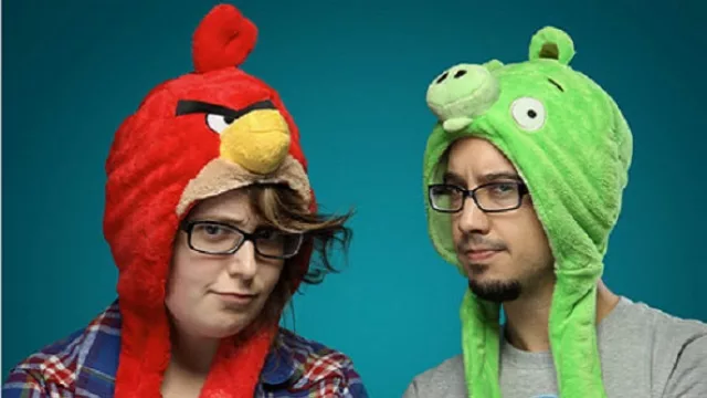 Los sombreros del juego que hizo furor, Angry Birds, no tardó en sacar gorros y todo tipo de merchandising. (Disponible online y en tiendas de ropa o kioscos de Córdoba).