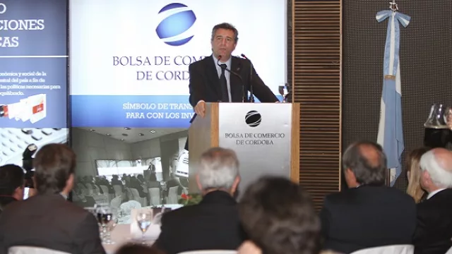 “No hablemos de los horrores del gobierno en privado y después los neguemos en público”