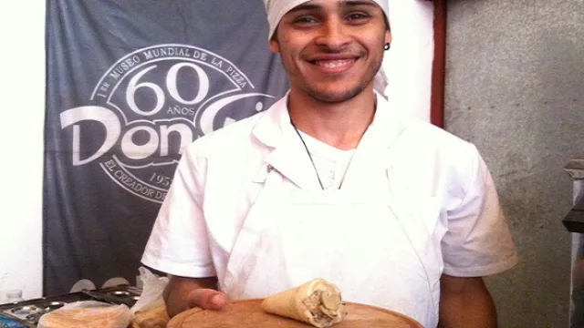 Don Luis apuesta a la pizza en cono (y prepara “casamiento” con Celia)