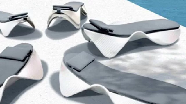 Reposeras para vestir la pileta. Nuevas formas, materiales tradicionales.