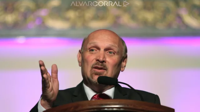 El  ministro Jorge Lawson durante el anuncio de la creación de un fondo de garantía para Pymes cordobesas.