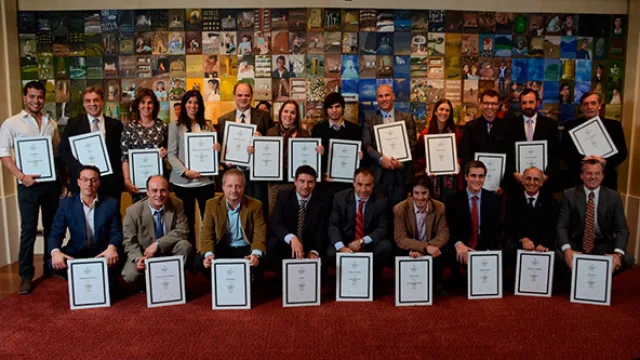 ¡Todos certificados! 25 Nominados a Empresario del Año y Destacado del 2013
