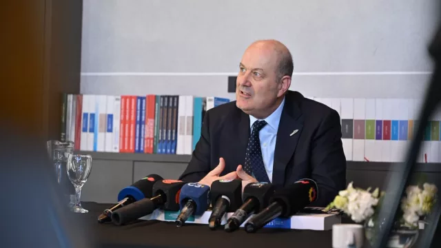 Sturzenegger, el plomero de las cloacas: 17.155 desregulaciones y contando (qué dijo del aumento de la pobreza el ministro que hace el trabajo sucio)