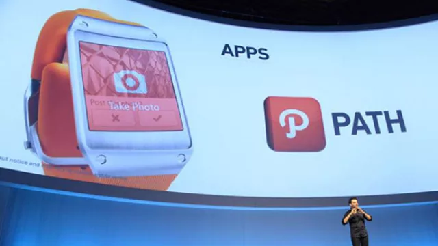 Por ejemplo, para sacar fotos y compartirlas inmediatamente en Path