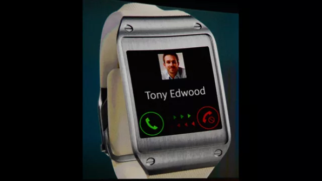 También es un manos libres para hacer y recibir llamadas