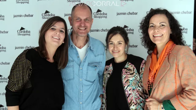 Cecilia Bertarelli (Córdoba Shopping), Juan Carlos Lagger, Carolina Basualdo (Jazmín Chebar) y Vivi Foglino (Córdoba Shopping), juntas haciendo moda.