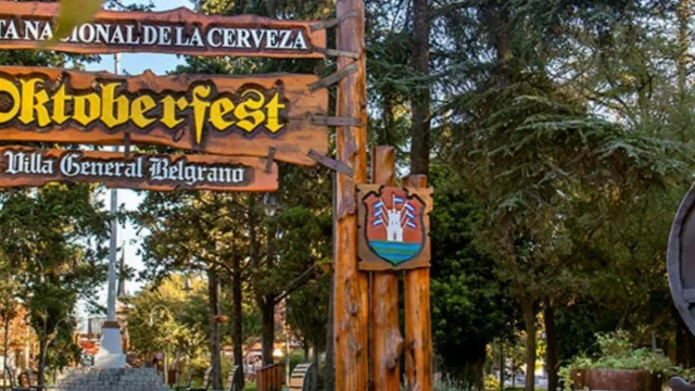 Este viernes comienza la 63.ª edición de la Oktoberfest Argentina, (Cintia Ramírez) propone "Caminatas con Historias"