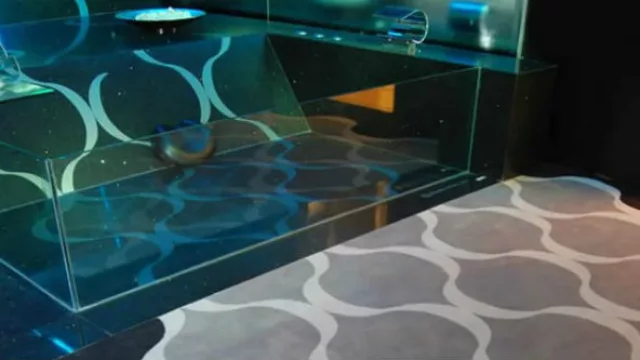 Incluso se puede jugar con la transparencia de los materiales y teñir la alfombra.