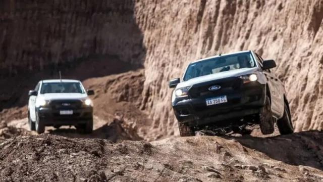 ¿Qué precios tienen las camionetas medianas para trabajo?