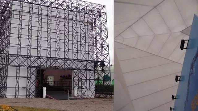 Otro ejemplo en Tecnópolis donde se innova para dejar entrever la estructura y por debajo la capa de membrana textil.