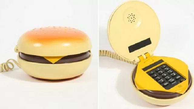 El clásico teléfono fijo de hamburguesa volvió a comercializarse. Es de plástico y cuenta con conexión a línea fija.