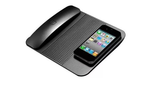 Hablar con tubo telefónico no pasó de moda por lo que estos dispositivos adaptan el celular al teléfono fijo.