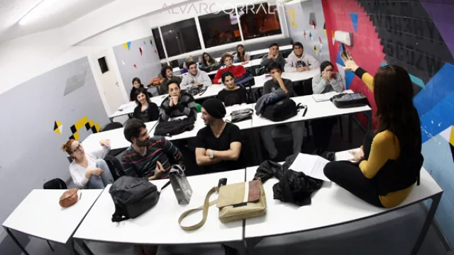 "La diferencia se ve en las aulas", dice Gaspar. La clase de Belén Montes de Oca.