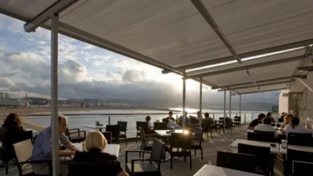 Para las terrazas ya es recomendable el toldo Pergolatto, resistente al viento.