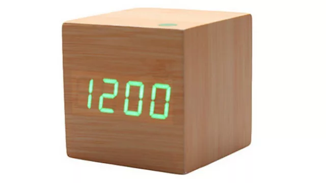 Reloj de madera con Led.